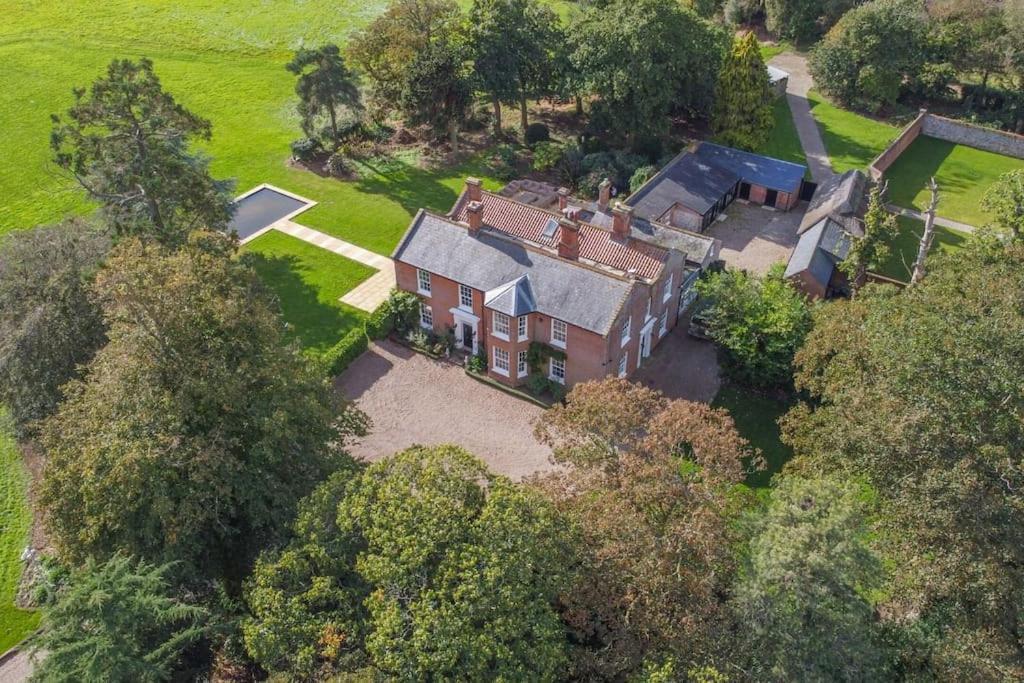 Sutton Hall, Norfolk Hickling Exterior photo